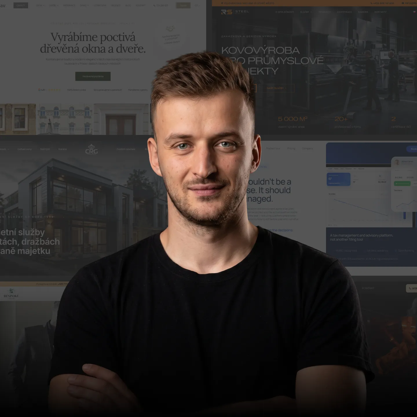 Vojtěch Bruk na pozadí ukázek webů, které vytvořil